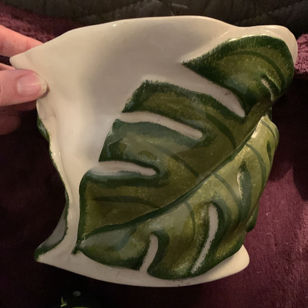 Vintage 70’s green palm leaf 3D 6” deep planter or vase in good condition - Picture 6 of 6